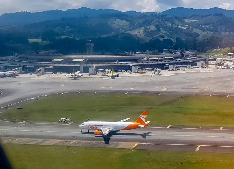 El cierre del aeropuerto se mantendrá durante 36 horas continuas, desde este sábado a las 2:00 a.m. FOTO juan Antonio Sánchez