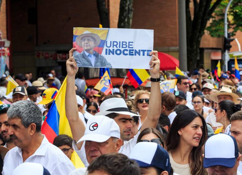 La movilización recorrió la avenida Oriental, La Playa y San Antonio, con una notable presencia de personas. A pesar de la multitud, la jornada transcurrió en completa calma, según informaron las autoridades locales. Foto: Camilo Suárez Echeverry