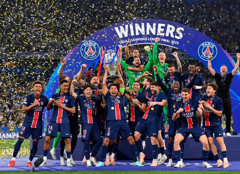 Con un equipo renovado, en el que se destacaron figuras como Desiré Doué, Ousmane Dembelé y Achraf Hakimi, PGS levantó la Orejona. Otro hecho inédito fue el estruendoso resultado de la final, 5-0. FOTO GETTY 