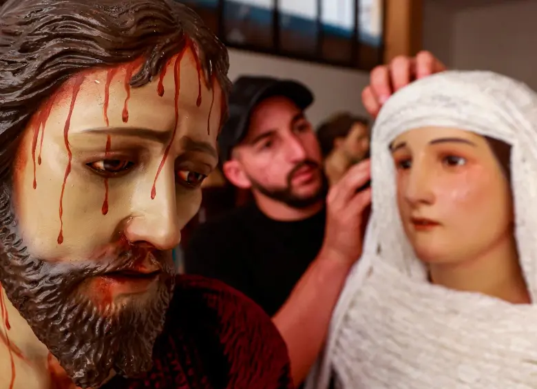 Templos alistan imágenes religiosas para Semana Santa, que iniciará mañana con procesión de Ramos. En Itagüí, Parroquia Nuestra Señora del Rosario lidera preparativos. FOTO MANUEL SALDARRIAGA