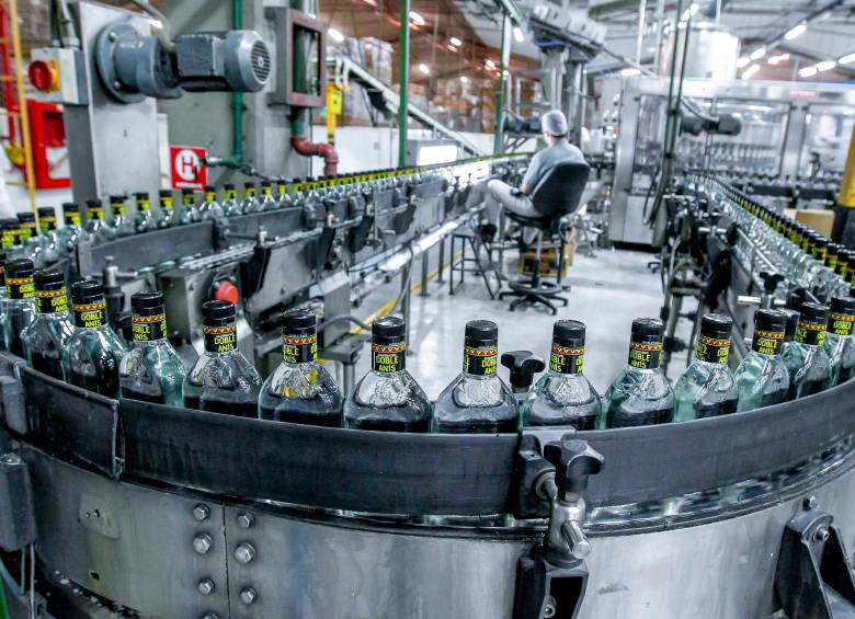 La Fábrica de Licores de Antioquia vendió 73,2 millones de unidades al cierre del año pasado. FOTO Jaime Pérez