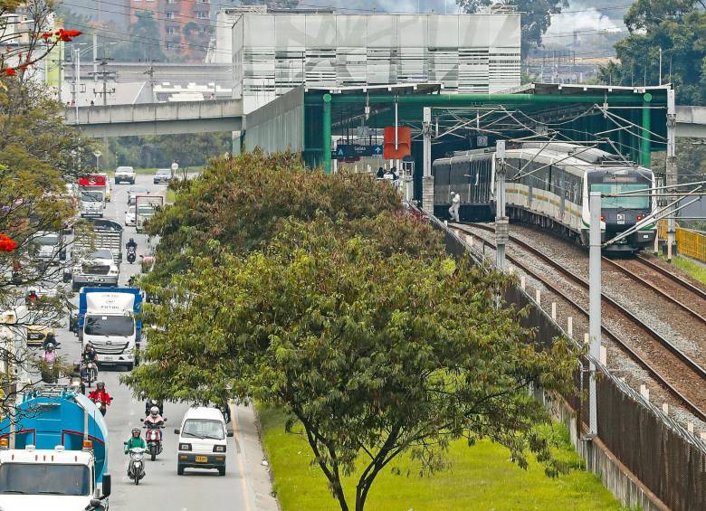 El tren quedó detenido en la entrada de la estación Sabaneta. Foto: Manuel Saldarriaga. 