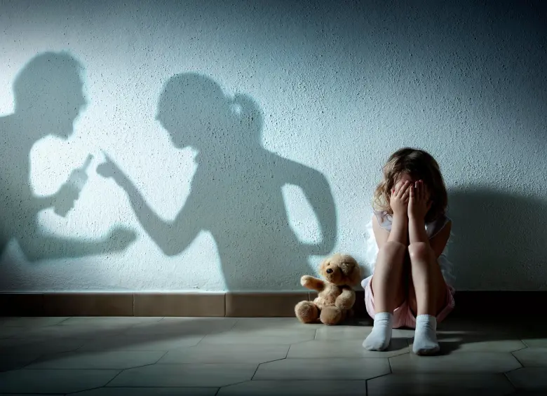 Aumentan en Medellín casos de violencia en los que se valen de los hijos para agredir a las madres