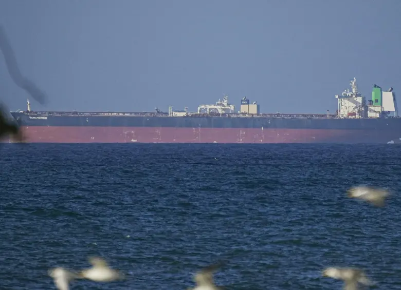 Barcos iraníes abren fuego contra un petrolero en el estrecho de Ormuz, según la agencia británica de seguridad marítima. FOTO: AFP.