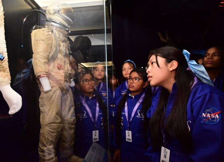 Algunas participantes podrán viajar al Centro Espacial Kennedy de la NASA y vivir una experiencia similar al entrenamiento de astronautas. FOTO: Fundación She is.