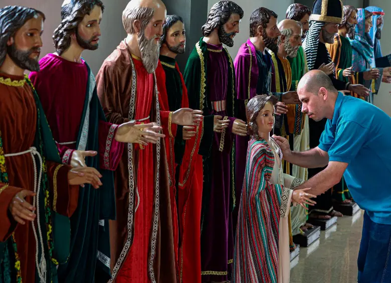 Templos alistan imágenes religiosas para Semana Santa, que iniciará mañana con procesión de Ramos. En Itagüí, Parroquia Nuestra Señora del Rosario lidera preparativos. FOTO MANUEL SALDARRIAGA