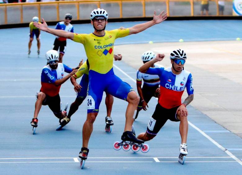 Andrés Jiménez fue uno de los medallistas de Colombia en la jornada del lunes, llegando así a 16 oros en el Mundial. FOTO cortesía fedepatín 