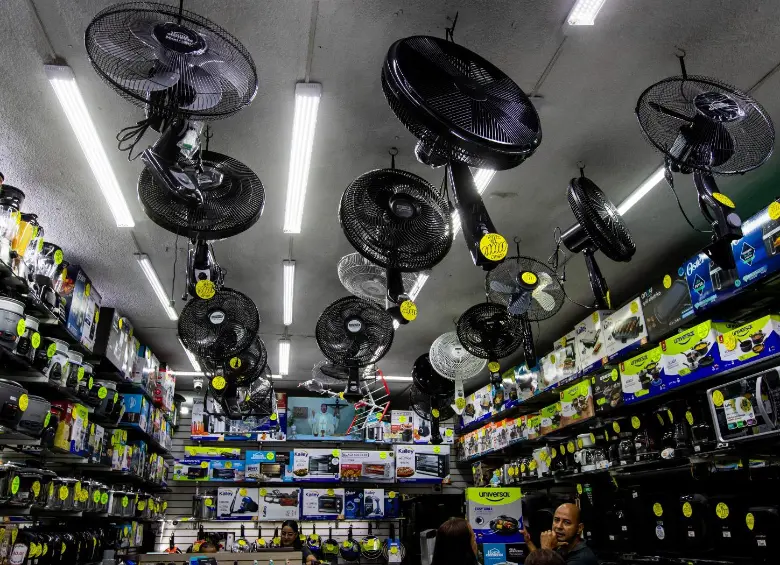El local Margil también ofrece amplia gama de ventiladores. Están en Pichincha entre Carabobo y Bolívar. FOTO: Julio Herrera.