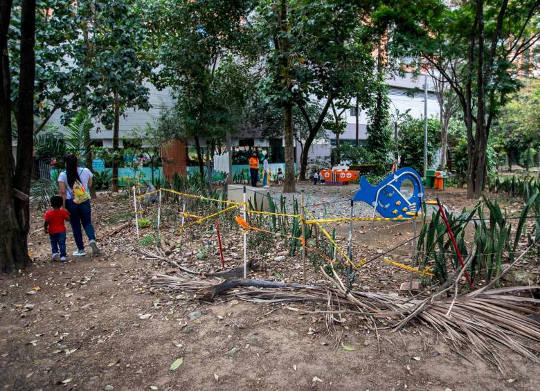 Uno de los contratos en la mira de los organismos de control tiene que ver con el mantenimiento de áreas verdes y separadores viales en Medellín. FOTO JAIME PÉREZ