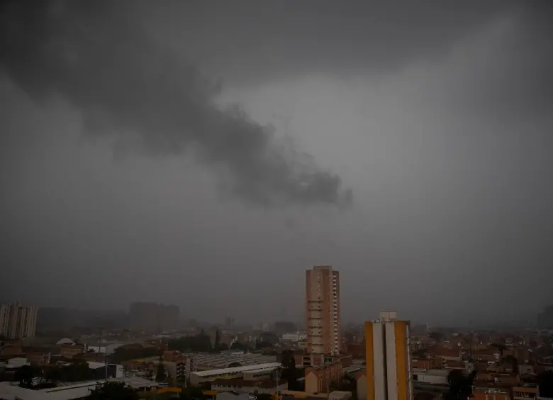 Panorámica desde Itagüí del aguacero de este jueves 13 de marzo. Foto: Juan Antonio Sánchez