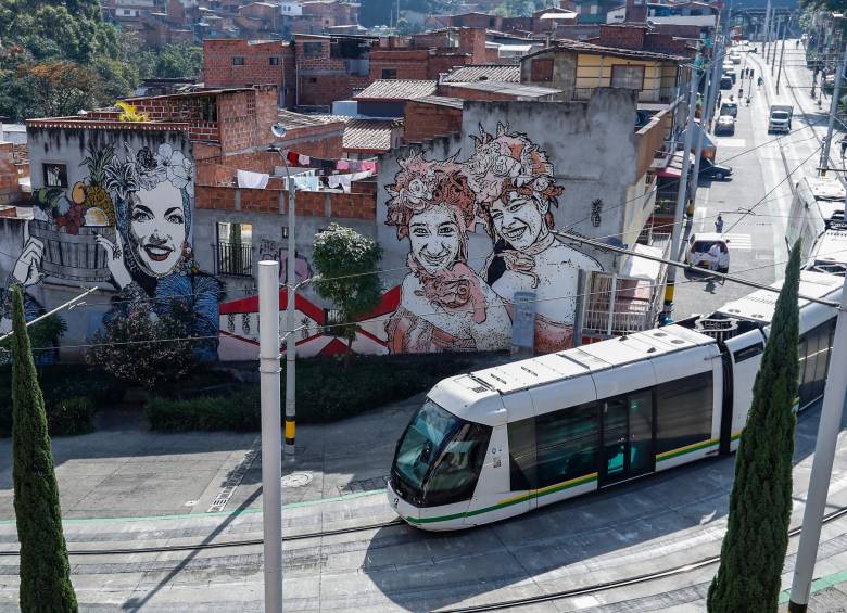 La propuesta de la empresa es que locales y turistas visiten y aprecien los murales que adornan al sistema. FOTO: Manuel Saldarriaga