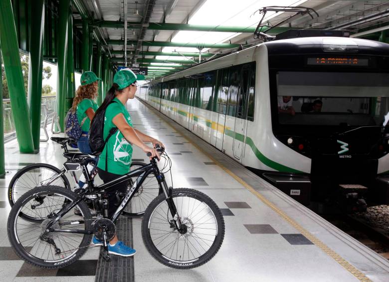 El Metro de Medellín extenderá su operación comercial y flexibilizará el ingreso de mascotas y bicicletas durante la Feria de las Flores. FOTO: Manuel Saldarriaga