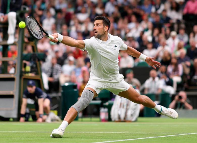 Djokovic jugará su 13ª semifinal en Wimbledon y la 49ª que disputa en torneos del Grand Slam. FOTO AFP