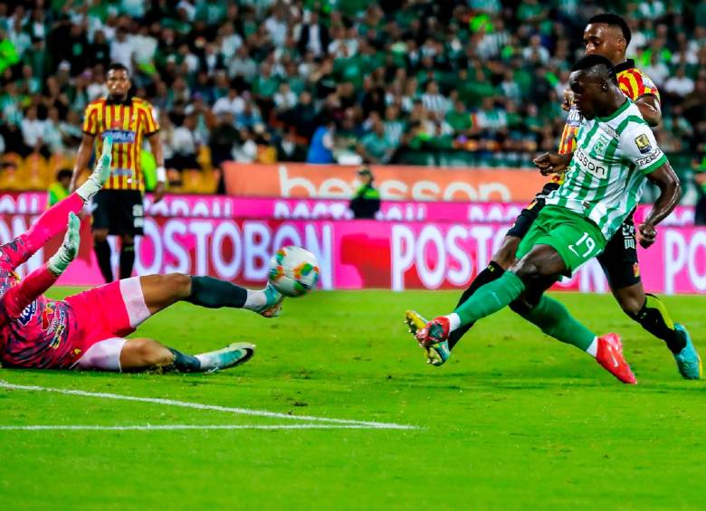 Kevin Viveros anotó dos de los tres goles de Nacional frente a Pereira. FOTO: Jaime Pérez