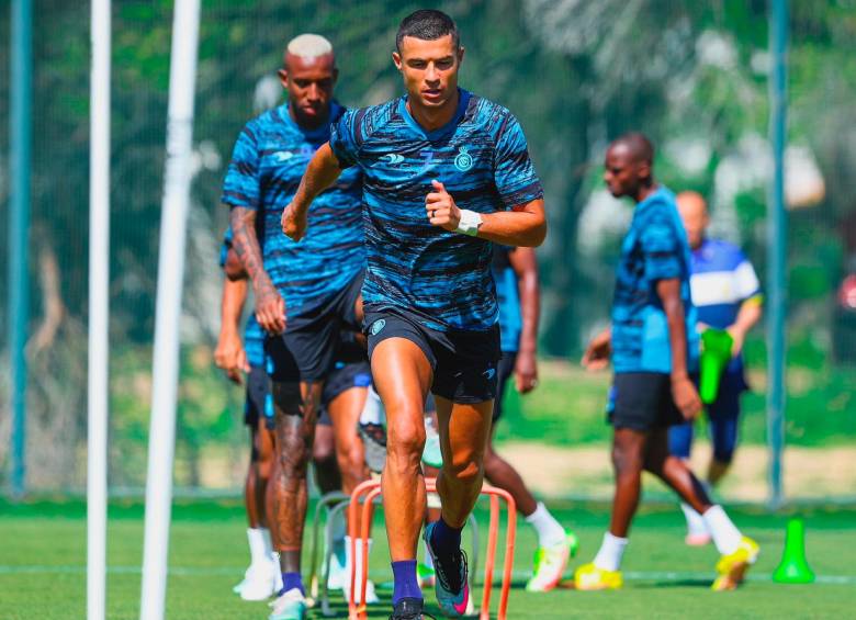 Cristiano Ronaldo, de 38 años de edad, siente que aún puede lograr títulos en el fútbol. FOTO TWITTER Al-Nassr 