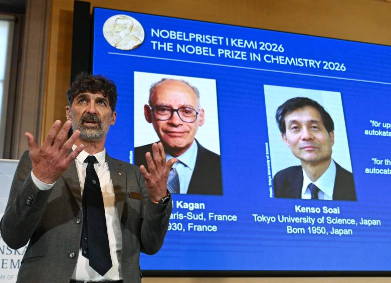 Henri Kagan, de 95 años y profesor emérito en la Universidad de París-Saclay, y Kenso Soai, de 76 años y docente en la Universidad de Ciencias Naturales de Tokio, ganaron el Nobel de Química 2026. FOTO AFP
