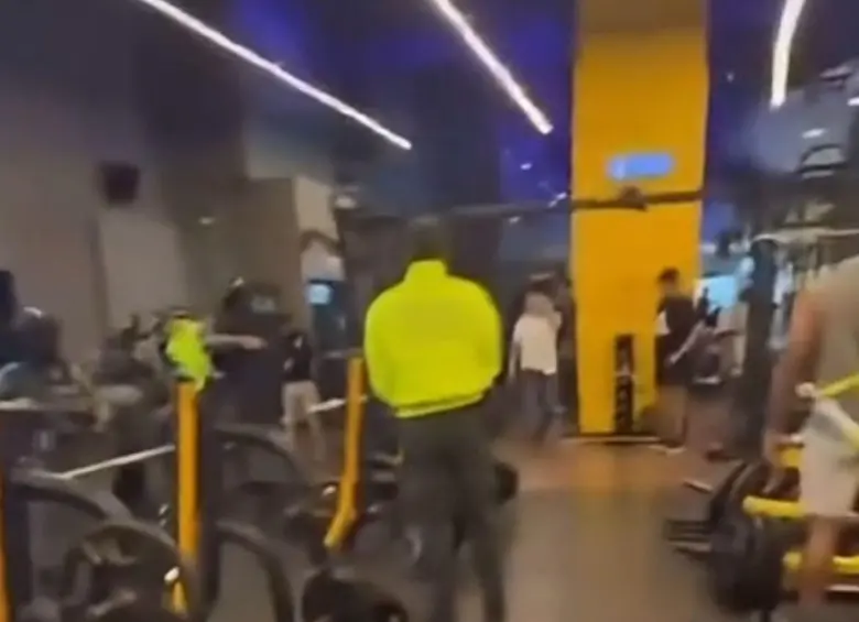 Agentes de la Dirección de Antinarcóticos de la Policía Nacional y la Interpol detuvieron al canadiense mientras se encontraba haciendo ejercicio en un gimnasio del barrio El Tesoro, en la comuna 14 (El Poblado). FOTO: CORTESÍA