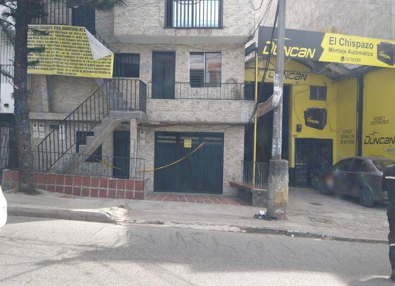 Dentro de esta vivienda del barrio San José, de Itagüí, ocurrió el asesinato de Arelis María Bertel Hernández (detalle), de 41 años. FOTO: GUILLERMO LEÓN OSPINA MUÑOZ