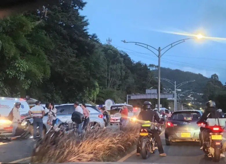 Santiago Echavarría López, de 28 años, murió al estrellar su Kawasaki Ninja 500 contra una camioneta en la vía Las Palmas, luego de chocar contra otra moto. FOTO: CORTESÍA
