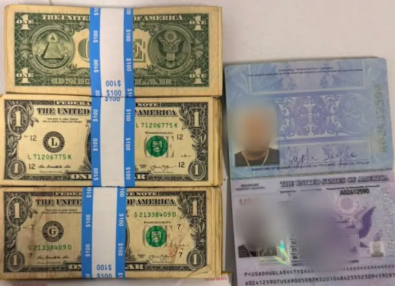 Estos paquetes de 50 billetes de un dólar fueron encontrados por los funcionarios de Migración Colombia en la inspección a estos turistas. Serían usados para pagar servicios sexuales. FOTO: CORTESÍA MIGRACIÓN COLOMBIA
