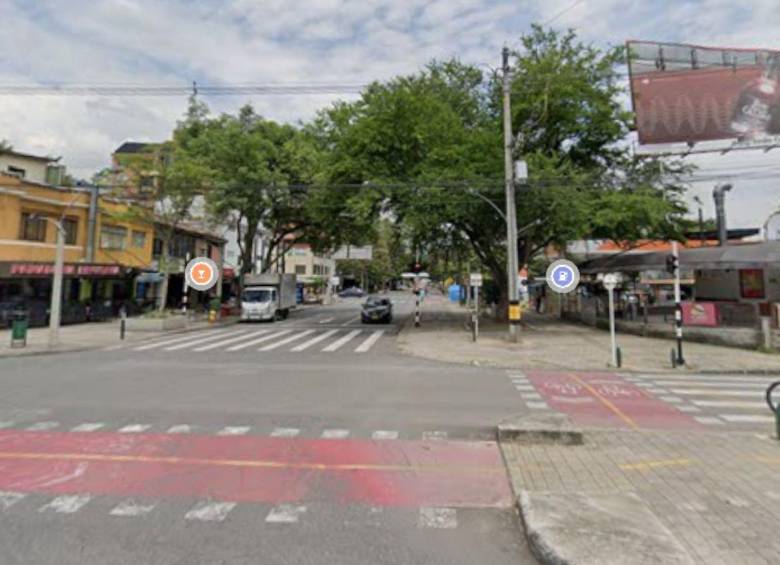 En este sector de la carrera 70 con la circular 1, en el barrio Laureles, de Medellín, ocurrió el intento de secuestro del ciudadano británico y de su pareja. FOTO: GOOGLE MAPS