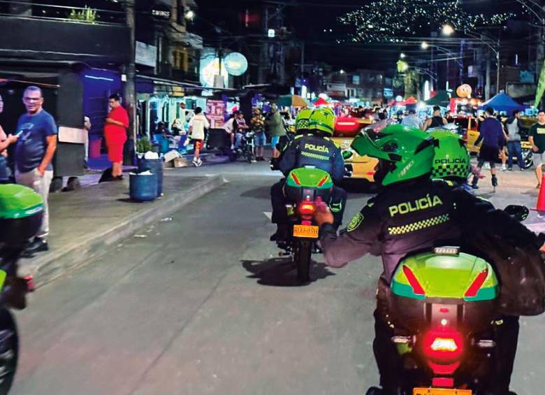 En las últimas dos semanas se han hecho operativos en Barrio Antioquia, encontrando altas cantidades de estupefacientes tanto en las plazas como en los techos. FOTO CORTESÍA ALCALDÍA DE MEDELLÍN