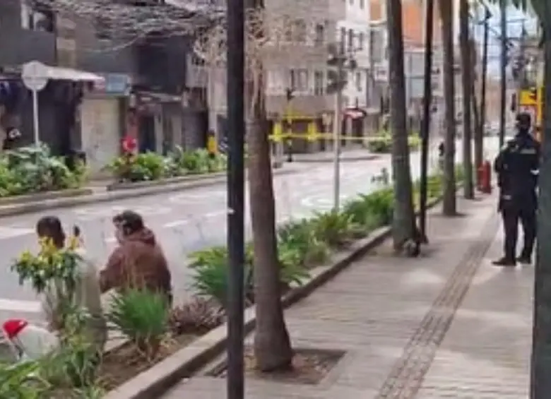 Las vías de los alrededores del Centro Administrativo Municipal de Itagüí (CAMI) fueron cerrados por las autoridades para verificar el contenido de un extraño paquete. FOTO: CORTESÍA