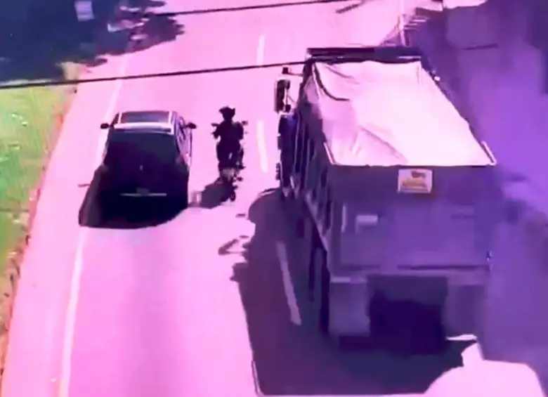 Acercándosele a conductores que transitaban, principalmente por la autopista Sur y la vía Paralela, los delincuentes les decían a sus víctimas que tenían un pinchazo en una de sus llantas para luego robarles. FOTO: CORTESÍA SECRETARÍA DE SEGURIDAD DE MEDELLÍN