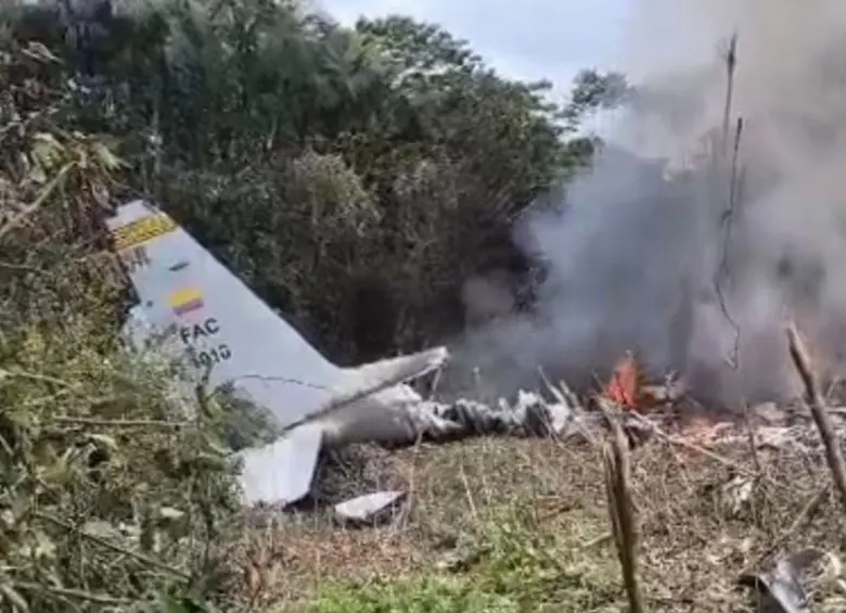 Así quedó la aeronave que transportaba a los militares que se accidentó en Puerto Leguízamo, Putumayo. FOTO: REDES SOCIALES