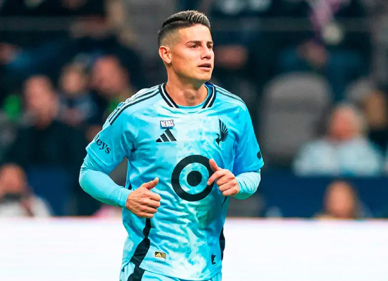 James Rodríguez calentó con los demás suplentes el miércoles, pero no ingresó en triunfo del Minnesota ante el Dallas. FOTO X-MINNESOTA UNITED