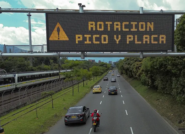Las autoridades del Valle de Aburrá anunciaron que la rotación del pico y placa para el segundo semestre de este año se tiene prevista para la primera semana de agosto, en medio de la Feria de las Flores. FOTO: MANUEL SALDARRIAGA