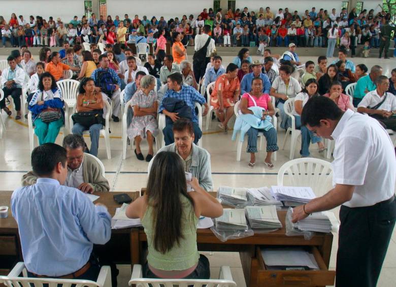 La forma como se ha focalizado a los más pobres para que reciban el aporte de la llamada Renta Básica ha generado críticas. FOTO El Colombiano