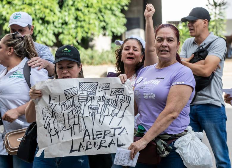Las trabajadoras dedican mayor tiempo al cuidado y al trabajo doméstico que los trabajadores. Foto: EL COLOMBIANO.
