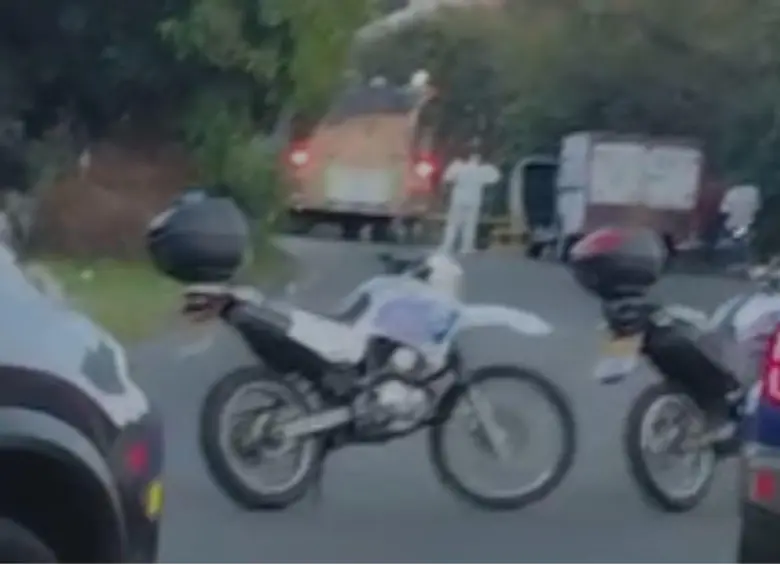 La víctima, Nelia Desiree Tosta Rivas, de 42 años, iba en una motocicleta que había solicitado por aplicación y luego de caerse fue golpeada por una camioneta. FOTO: CORTESÍA