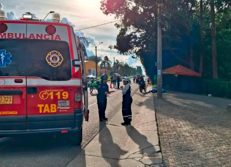 En el kilómetro 37 de la autopista Medellín-Bogotá, en el tramo de Marinilla, ocurrió el asesinato de dos hombres que iban en una motocicleta. Uno murió camino al Hospital San Juan de Dios, de la localidad. FOTO: CORTESÍA