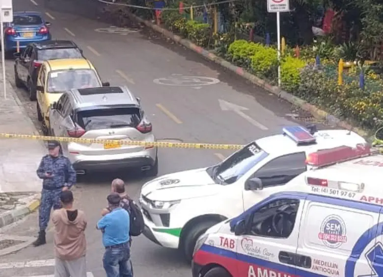 En la calle principal que conduce a la cárcel La Paz, de Itagüí, ocurrió el asesinato del guardián Wilber Martínez Sana. FOTO: CORTESÍA
