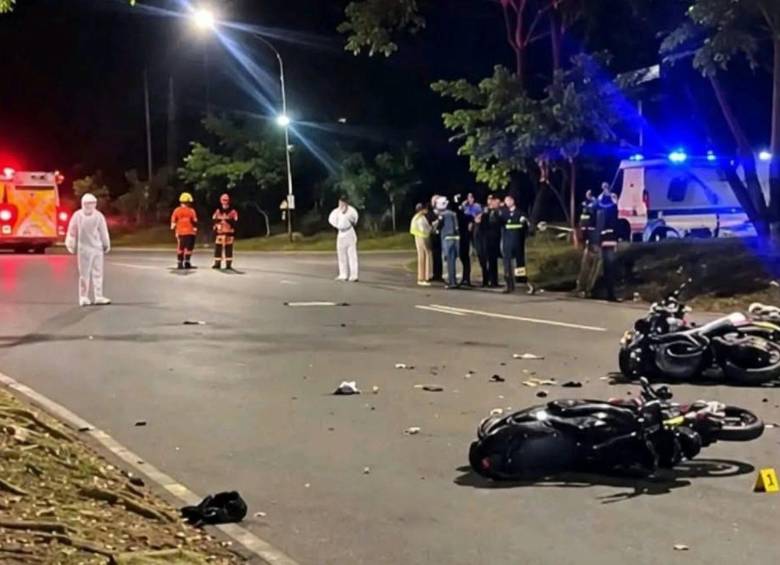 En este punto del barrio Santa Mónica, de Medellín, ocurrió la colisión entre dos motocicletas que dejó fallecido a Andrés Felipe Sepúlveda Jaramillo, de 27 años y a una mujer gravemente herida. FOTO: CORTESÍA