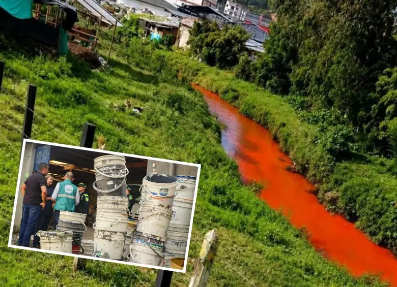 La quebrada La Marinilla terminó con una coloración color ladrillo en la mañana de este jueves. Las autoridades investigaron el origen de los químicos que le cambiaron la tonalidad. FOTO: CORTESÍA
