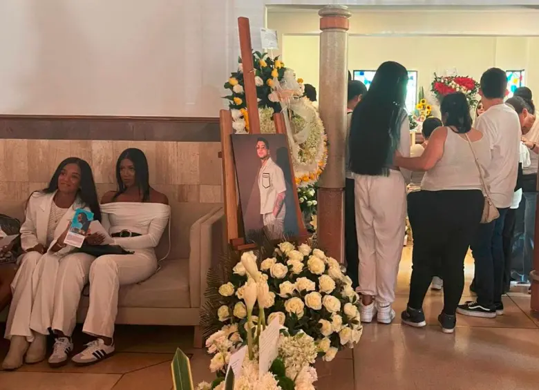 Así lucía la sala de velación donde estaba BKing en el cementerio Campos de Paz. FOTO: Cortesía