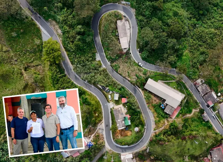 El gobernador Andrés Julián Rendón; Yumaris Patricia Henríquez, alcaldesa de Nechí; Alejandro Arbeláez, gerente de Hidroituango; y Carlos Alberto Londoño, gerente de Sostenibilidad de Mineros S.A. destacando las obras por impuestos (detalle). Una de las clave fue la vía Santo Domingo-Alto de la Quiebra, en el Nordeste antioqueño FOTOS CORTESÍA