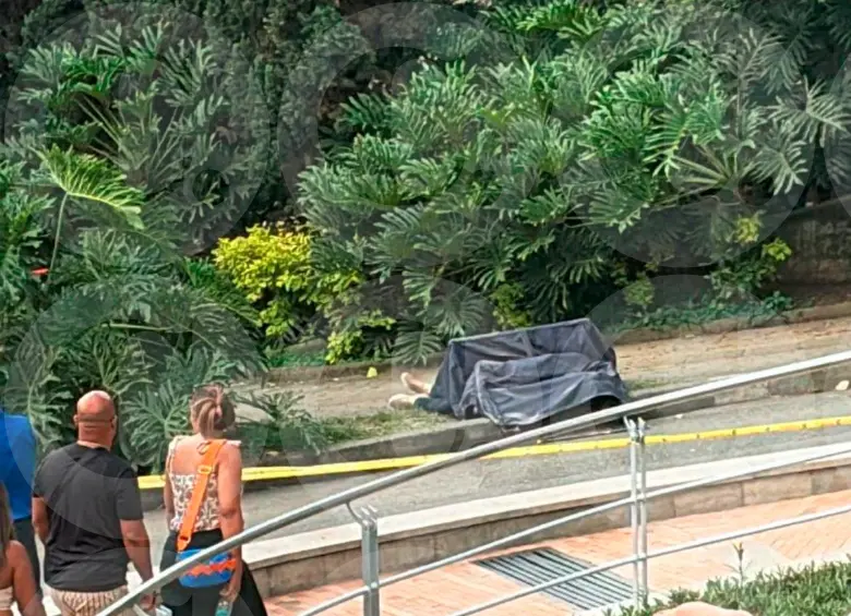 El crimen del albanés-ecuatoriano Artur Tushi en las afueras del centro comercial Santafé pone en tela de juicio la presencia de criminales de Ecuador y de Albania en Medellín. FOTO: CAMILA GARZÓN