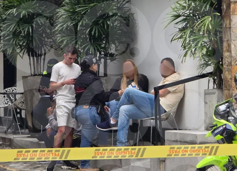La imagen corresponde al momento en el que este menor de edad y algunos de sus familiares estaban rindiendo su declaración a las autoridades sobre el crimen. FOTO: SANTIAGO OLIVARES TOBÓN