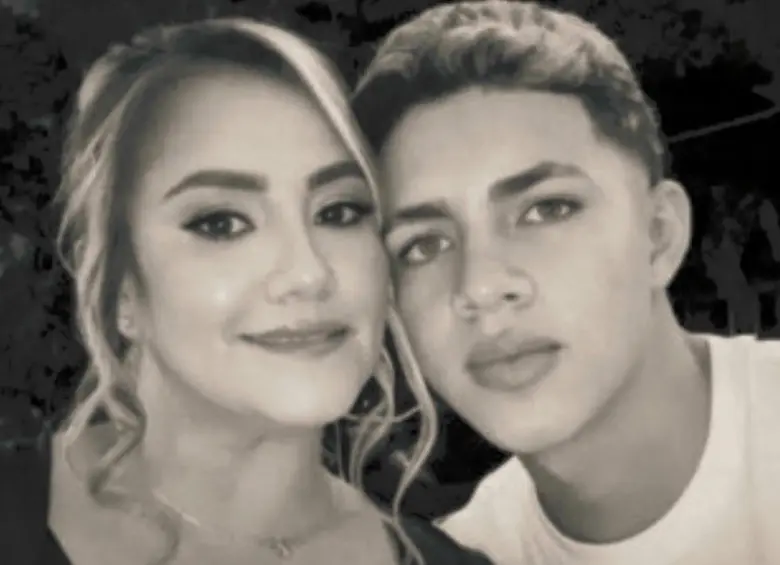 Maribel Mejía y su hijo Tomás Meneses Mejía fueron dos de las víctimas del accidente que se registró en la variante entre Turbo y Apartadó, en el Urabá antioqueño. El tercero era su sobrino de tres años. FOTO: CORTESÍA