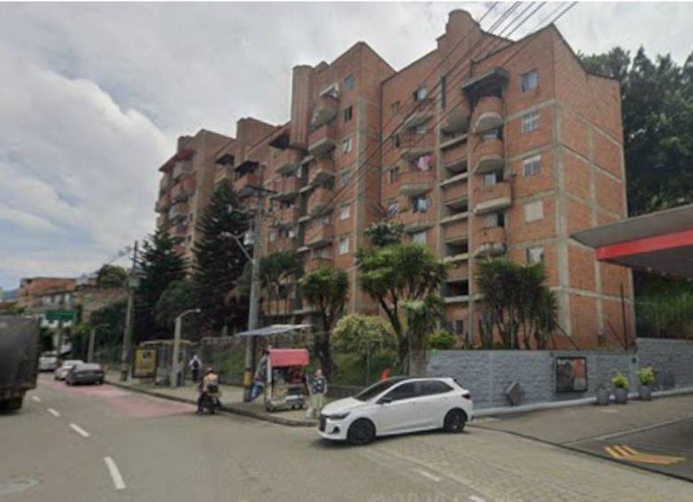 Dentro de estos edificios, en el barrio Manrique Central, ocurrió la muerte de Luz Rocío Posada Henao, de 77 años. FOTO: GOOGLE MAPS