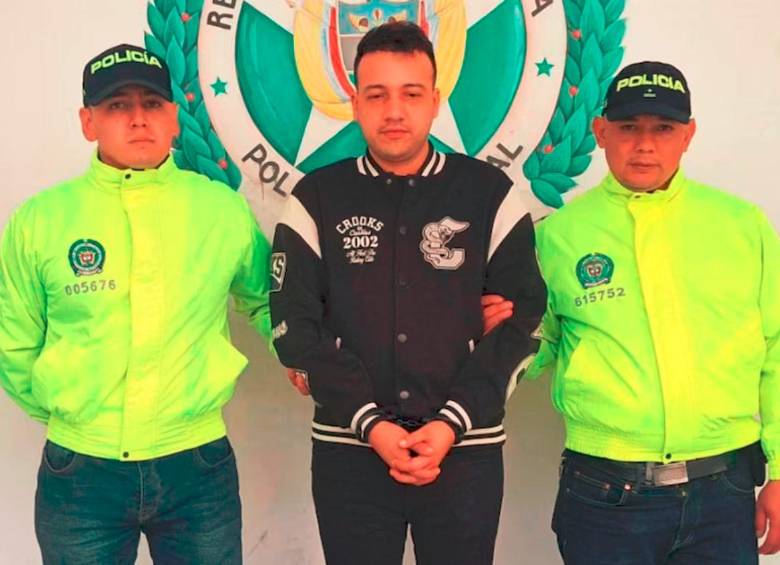 El acordeonero y productor musical Dani Santiago Trejos González fue capturado en las últimas horas en Medellín, señalado de delitos sexuales contra una menor de edad. FOTO: CORTESÍA POLICÍA METROPOLITANA