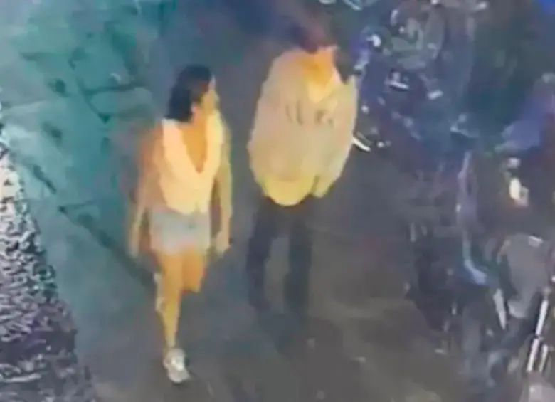 Esta fue la última imagen que se tuvo de Emiliana antes de su desaparición. Las autoridades buscan al hombre que la acompañaba para que dé claridades sobre lo sucedido. FOTO: CORTESÍA