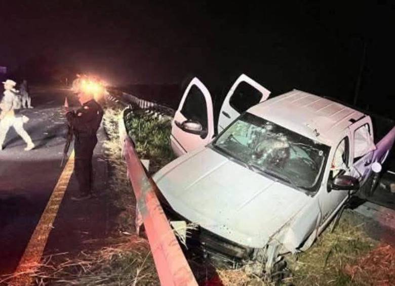 La camioneta blanca que embistió a las personas asesinadas. FOTO: Tomada de redes sociales