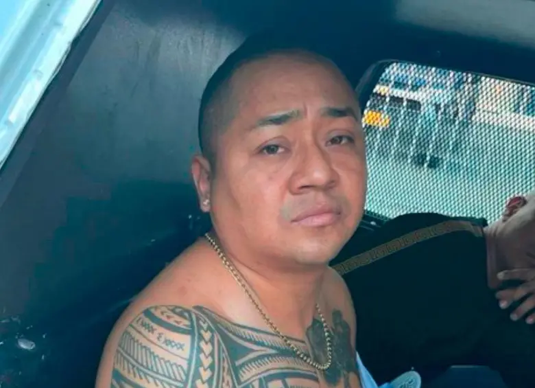 Rolando Federico Quinde, alias Fede, fue capturado en Medellín en medio de un procedimiento de la Policía Metropolitana. Había mostrado una cédula colombiana falsa. FOTO: Tomada del X Daniel Noboa