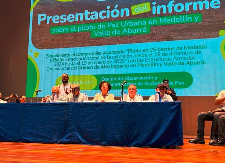 La mesa negociadora de la paz urbana presentó en el auditorio Camilo Torres, de la Universidad de Antioquia, el balance del mes contra la extorsión en 25 barrios de Medellín y Bello. FOTO: CORTESÍA