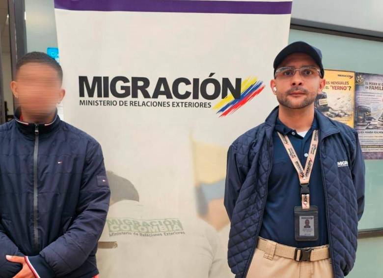 Este brasilero quedó a disposición de las autoridades, quienes definirán si lo dejan capturado en Colombia por falsedad en esta visa o lo devuelven a su país. FOTO: CORTESÍA MIGRACIÓN COLOMBIA